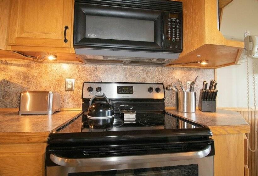 דירת חדר, Mountaintop Condos