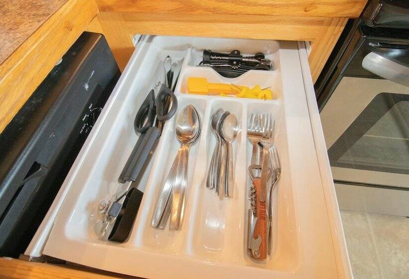 דירת חדר, Mountaintop Condos