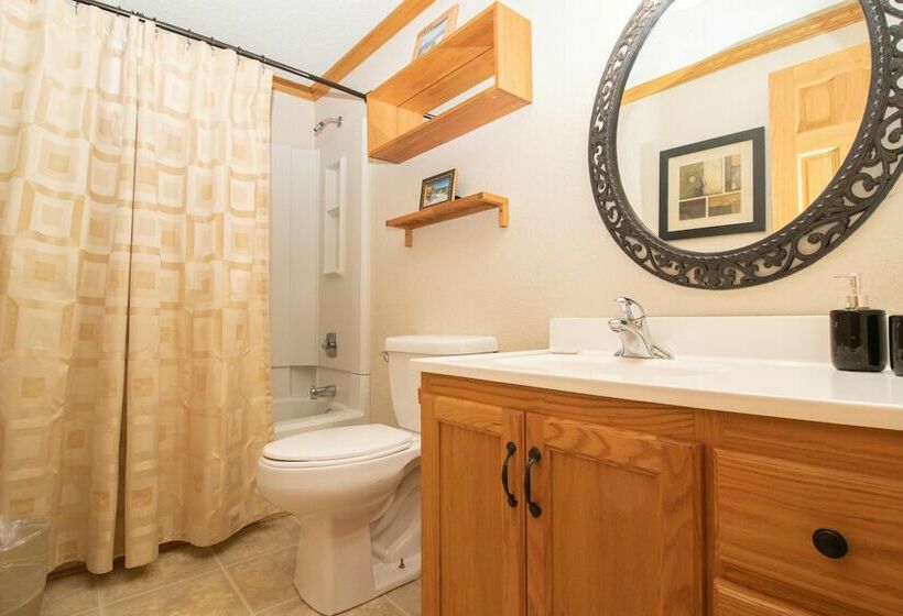 דירת חדר, Mountaintop Condos