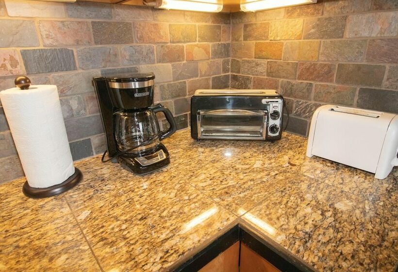 דירת חדר, Mountaintop Condos