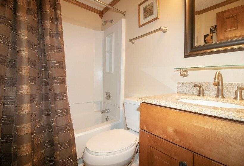 דירת חדר, Mountaintop Condos