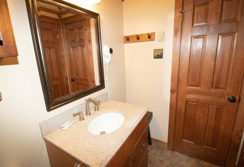 דירת חדר, Mountaintop Condos