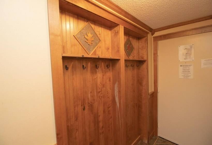 דירת חדר, Mountaintop Condos