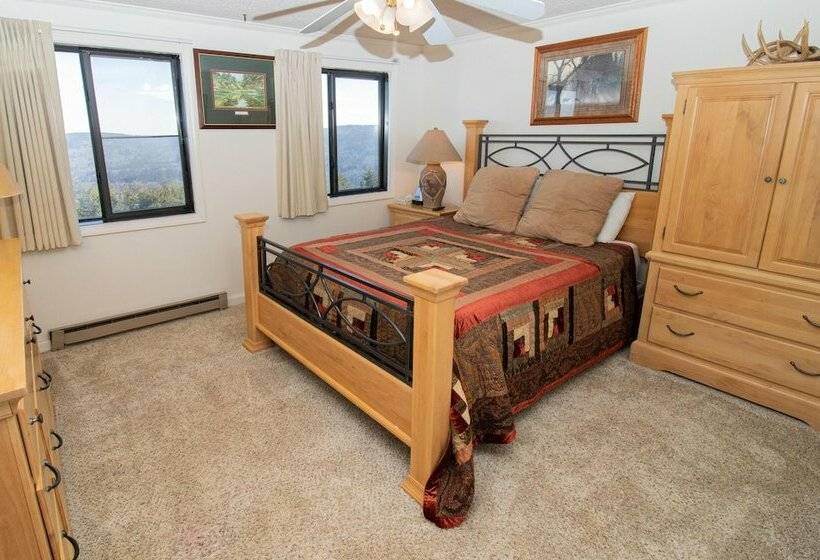 דירת חדר, Mountaintop Condos