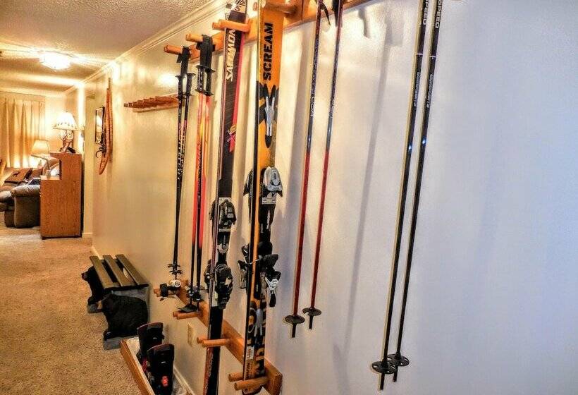 דירת חדר, Mountaintop Condos