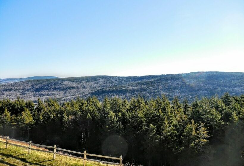 דירת חדר, Mountaintop Condos