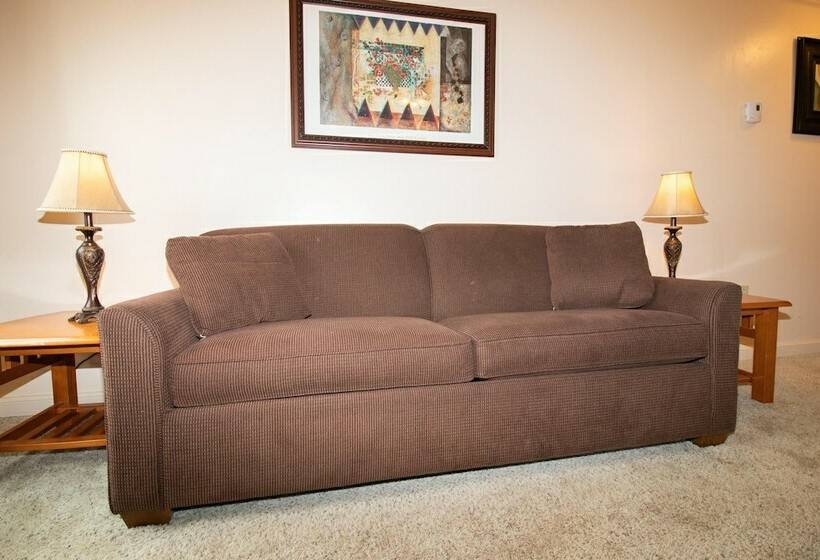 דירת חדר, Mountaintop Condos