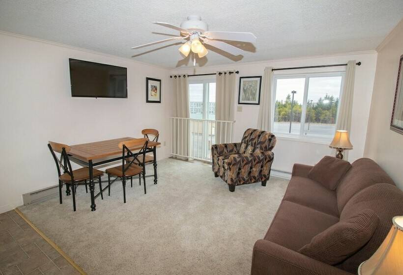 דירת חדר, Mountaintop Condos