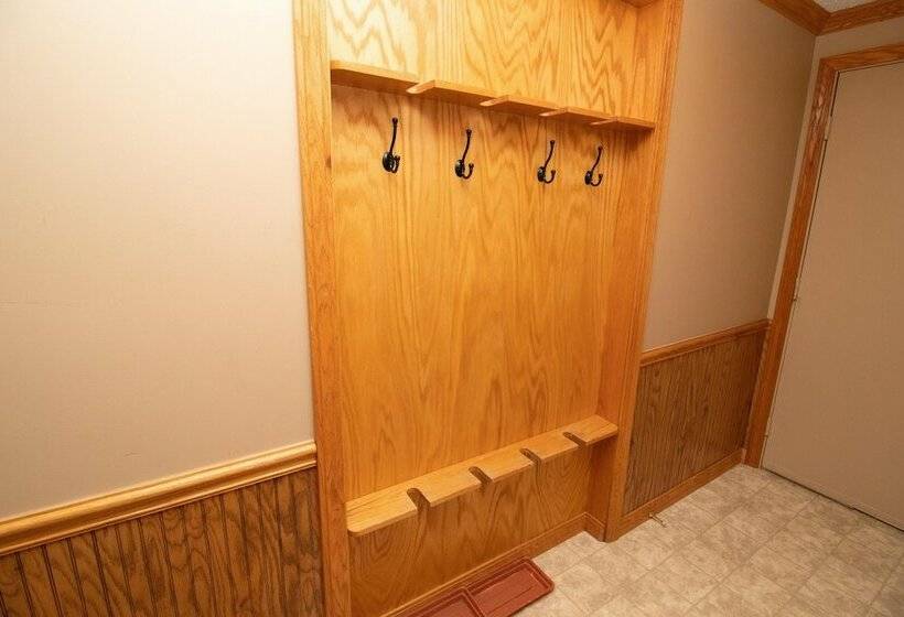 דירת חדר, Mountaintop Condos