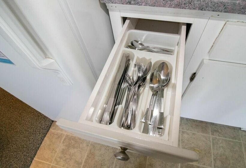 דירת חדר, Mountaintop Condos