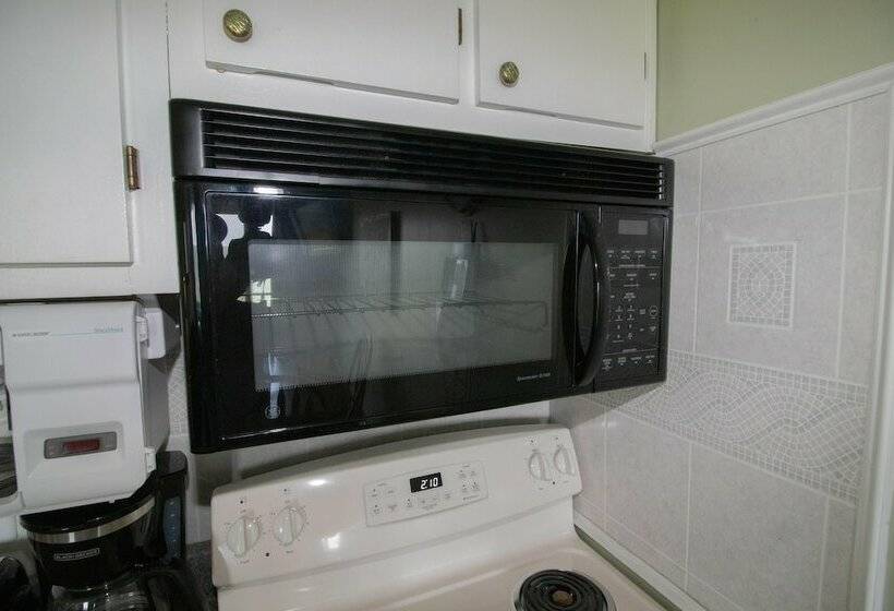 דירת חדר, Mountaintop Condos