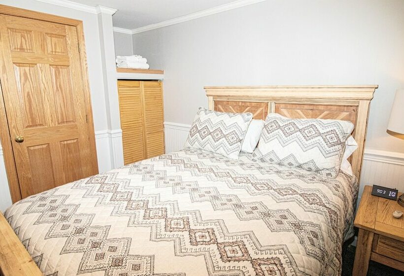 דירת חדר, Mountaintop Condos