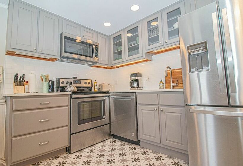 דירת חדר, Mountaintop Condos