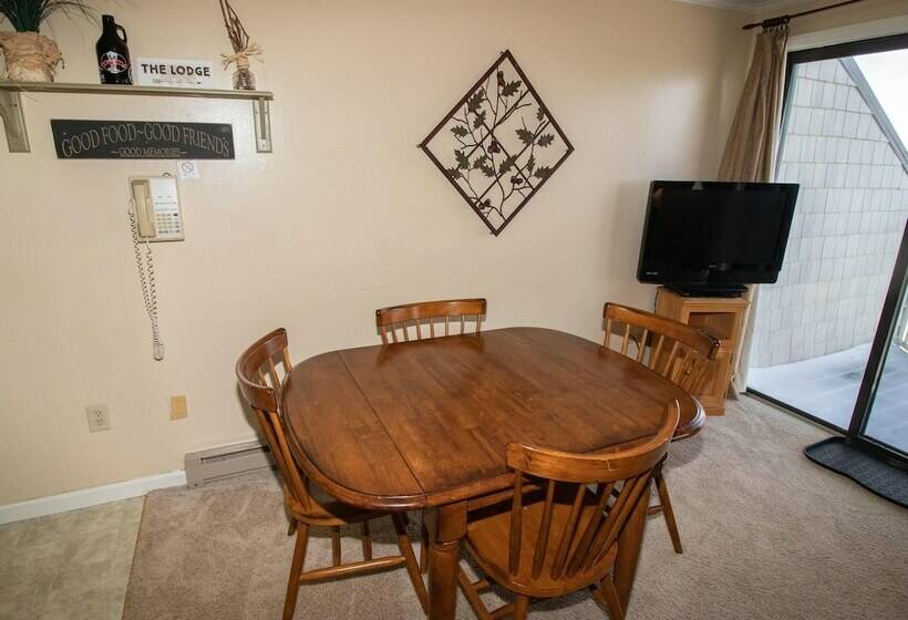 דירת חדר, Mountaintop Condos