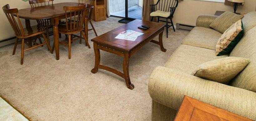 דירת חדר, Mountaintop Condos