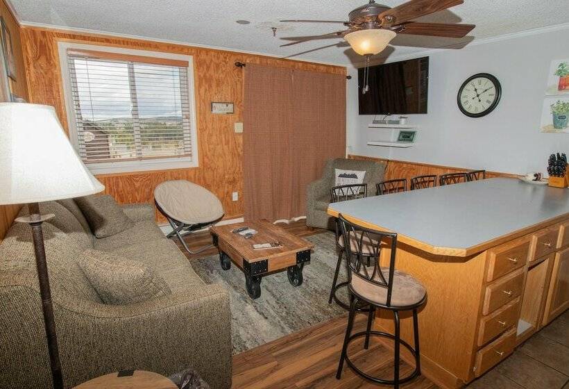 דירת חדר, Mountaintop Condos