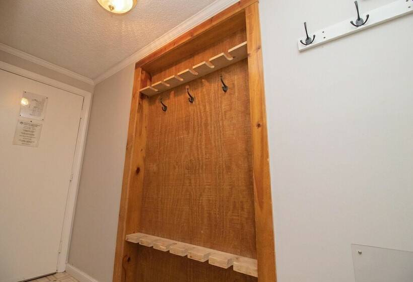 דירת חדר, Mountaintop Condos