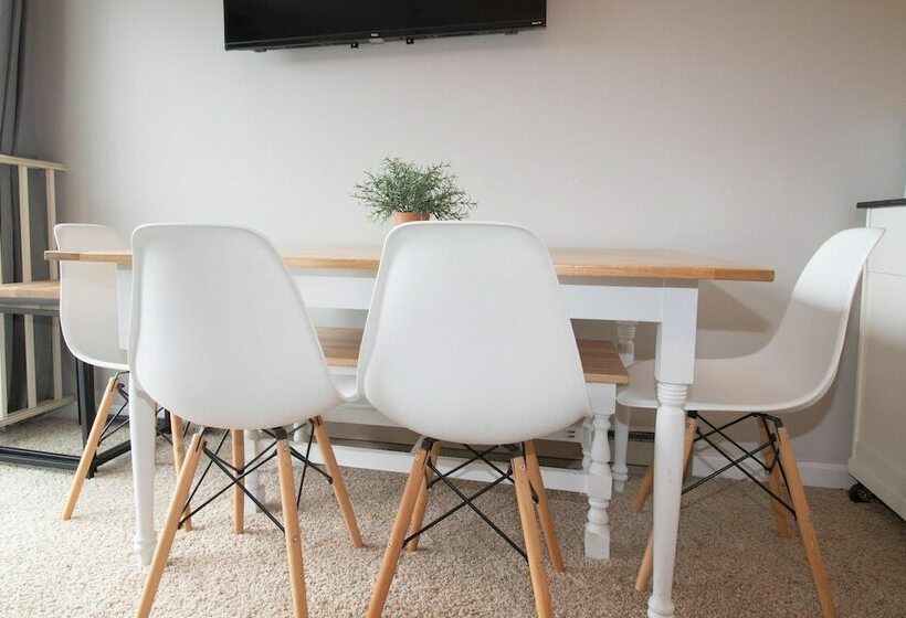 דירת חדר, Mountaintop Condos