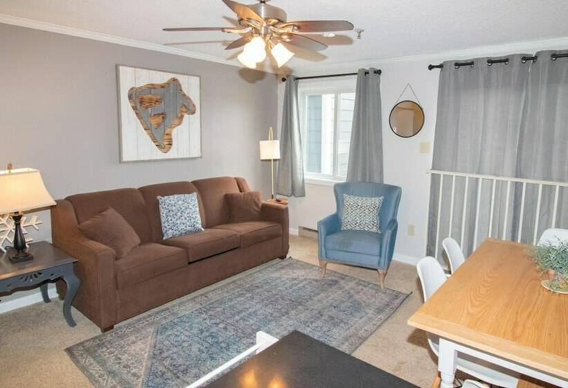 דירת חדר, Mountaintop Condos