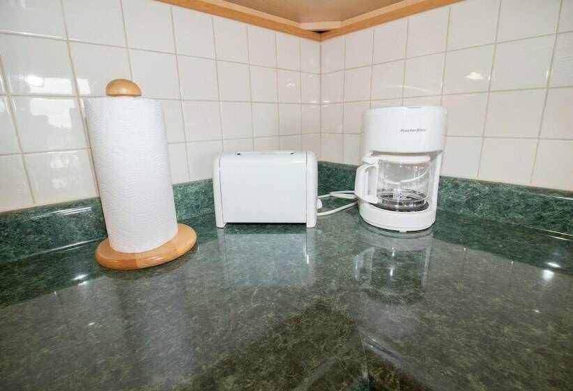 דירת חדר, Mountaintop Condos