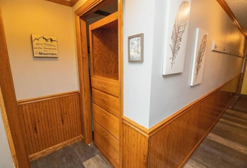 דירת חדר, Mountaintop Condos