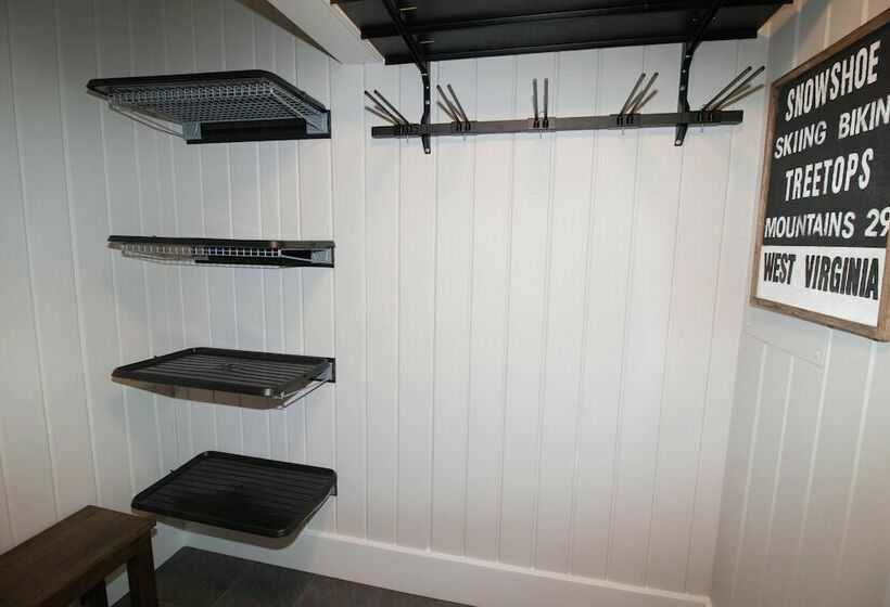 דירת חדר, Mountaintop Condos