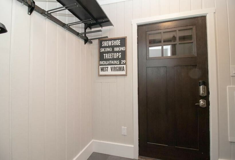 דירת חדר, Mountaintop Condos