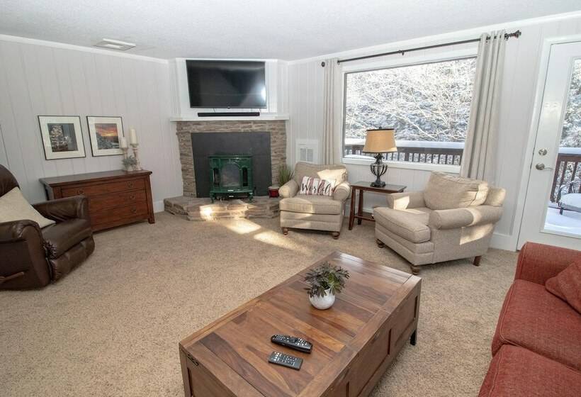 דירת חדר, Mountaintop Condos