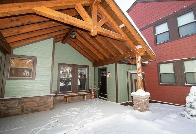 דירת חדר, Mountaintop Condos