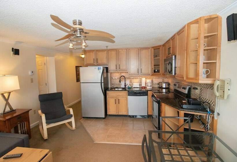 דירת חדר, Mountaintop Condos