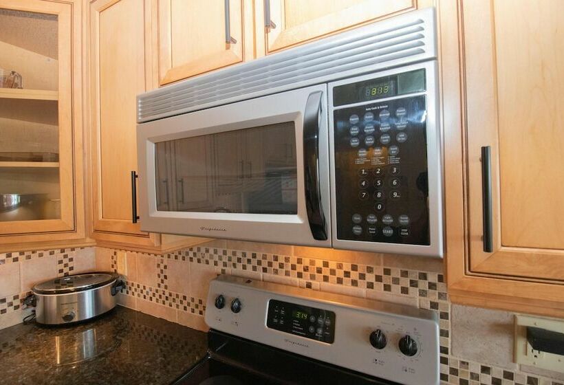 דירת חדר, Mountaintop Condos