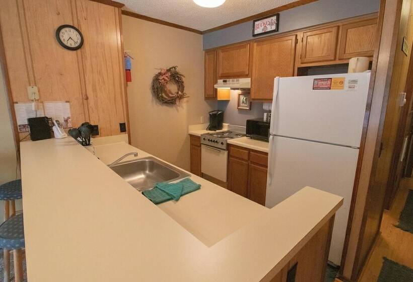 דירת חדר, Mountaintop Condos