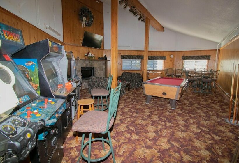 דירת חדר, Mountaintop Condos