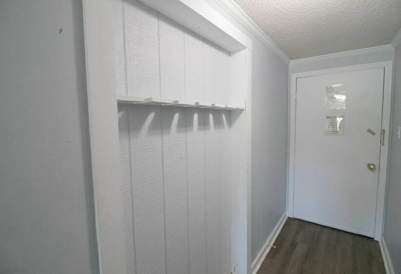 דירת חדר, Mountaintop Condos