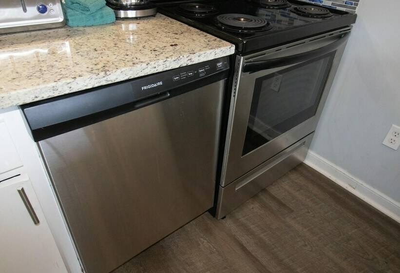 דירת חדר, Mountaintop Condos