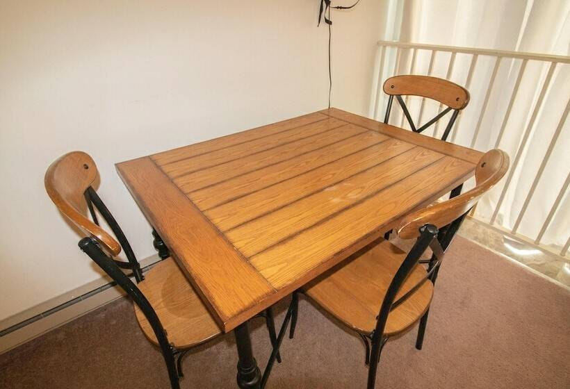 דירת חדר, Mountaintop Condos