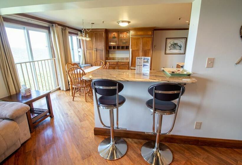 דירת חדר, Mountaintop Condos