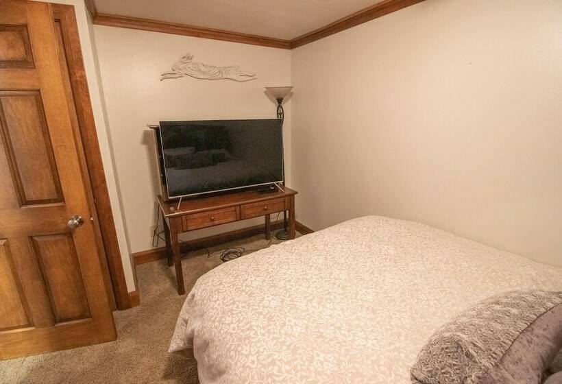 דירת חדר, Mountaintop Condos