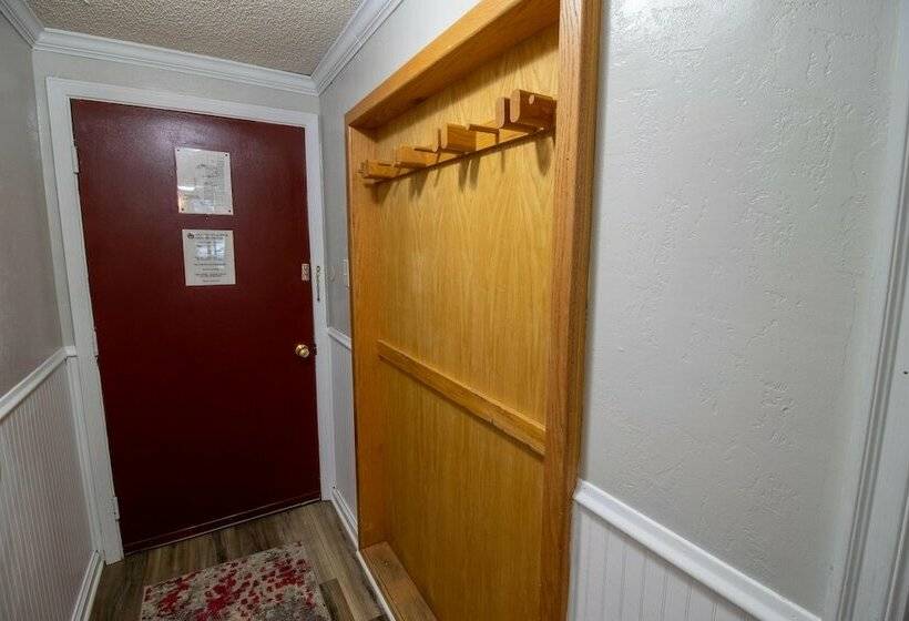 דירת חדר, Mountaintop Condos