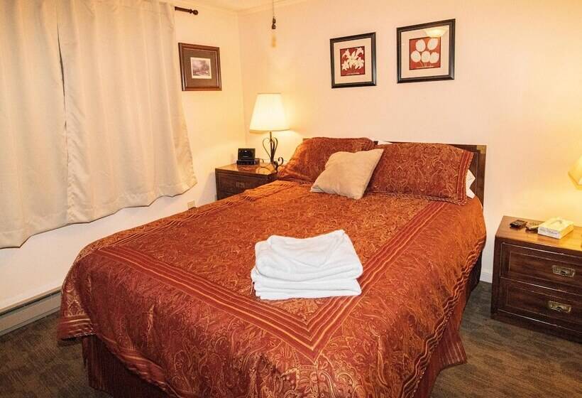 דירת חדר אקונומי, Mountaintop Condos