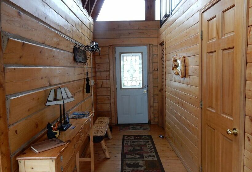 キャビン, Alaska Adventure Cabins