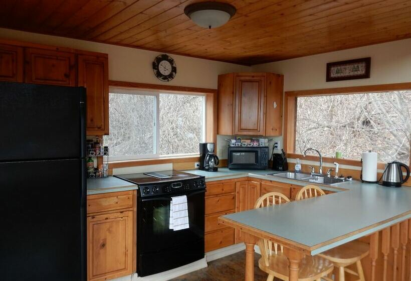 キャビン, Alaska Adventure Cabins