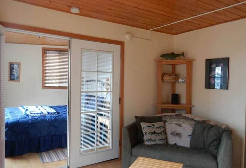 キャビン, Alaska Adventure Cabins