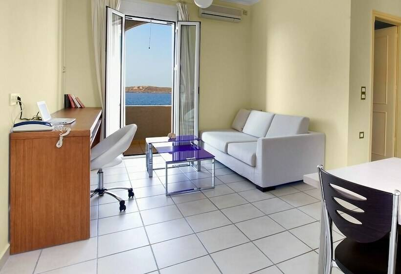 דירת חדר עם נוף לים ומרפסת, Giorgi S Blue Apartments