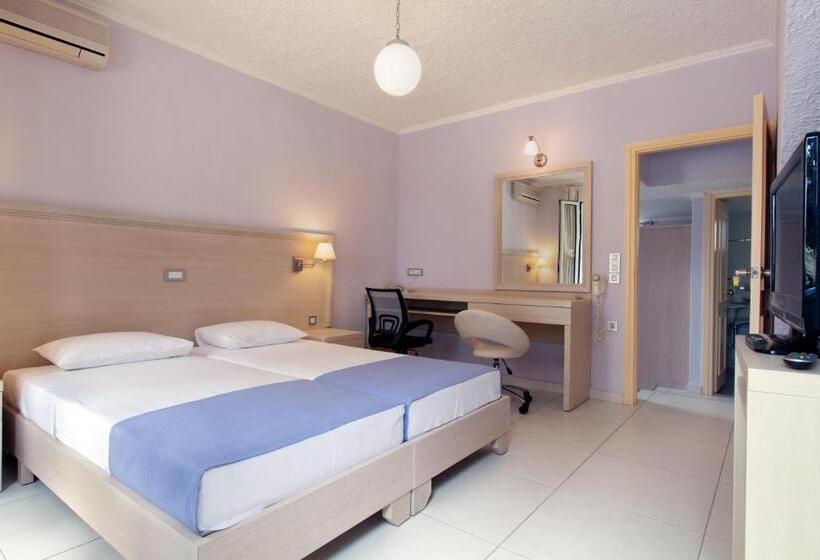 דירת 2 חדרי שינה בצד עם נוף לים, Giorgi S Blue Apartments