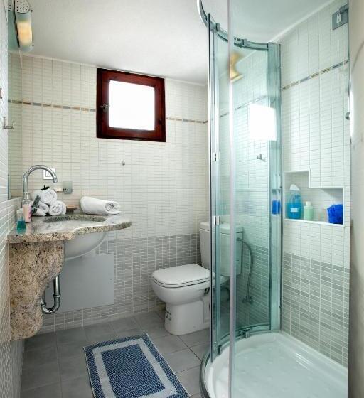 דירת 2 חדרי שינה בצד עם נוף לים, Giorgi S Blue Apartments