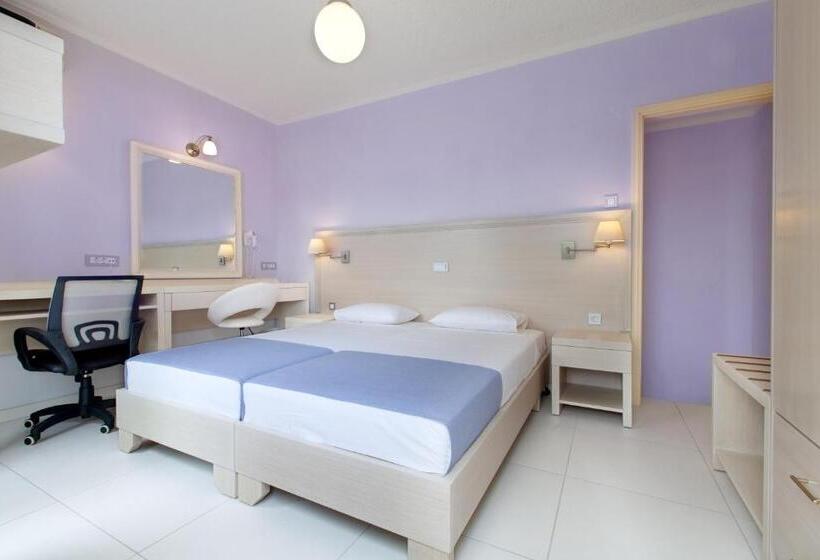 דירת 2 חדרי שינה בצד עם נוף לים, Giorgi S Blue Apartments