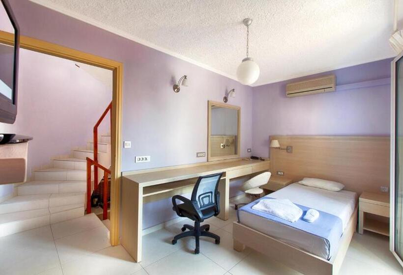 דירת 2 חדרי שינה בצד עם נוף לים, Giorgi S Blue Apartments