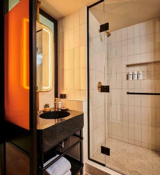 غرفة ديلوكس ذات إطلالة, Hollywood Volume, A Tribute Portfolio