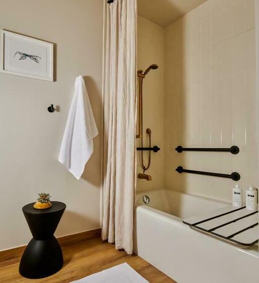 غرفة قياسية, Hollywood Volume, A Tribute Portfolio